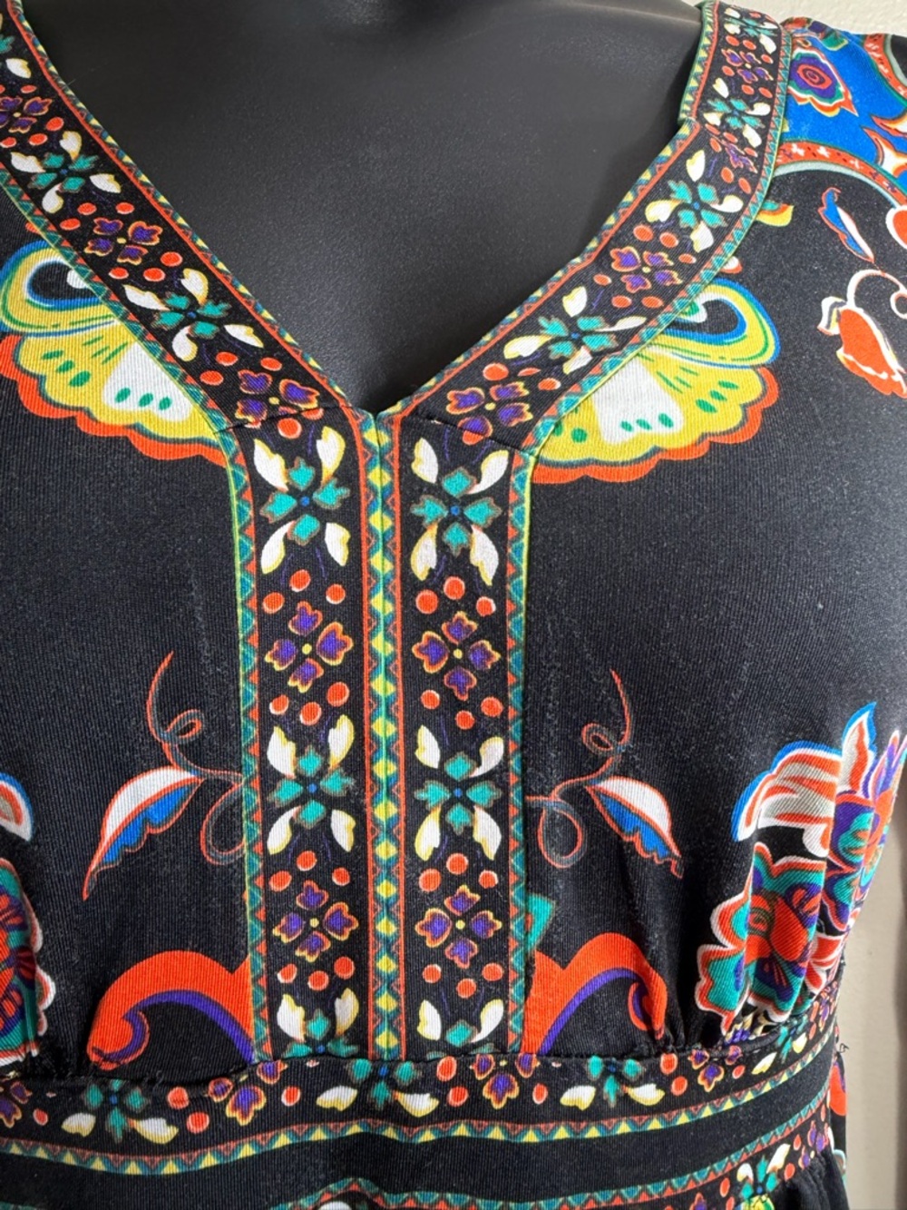 ECI New York Boho Paisley Dress Size M V Neck Tie Waist Border Print 3/4 Sleeve - Picture 2 of 7